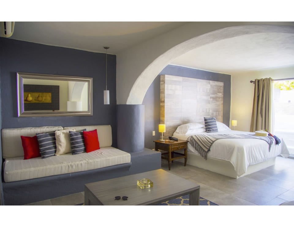 Classic Suite | Iron/ironing board (on request), bed sheets