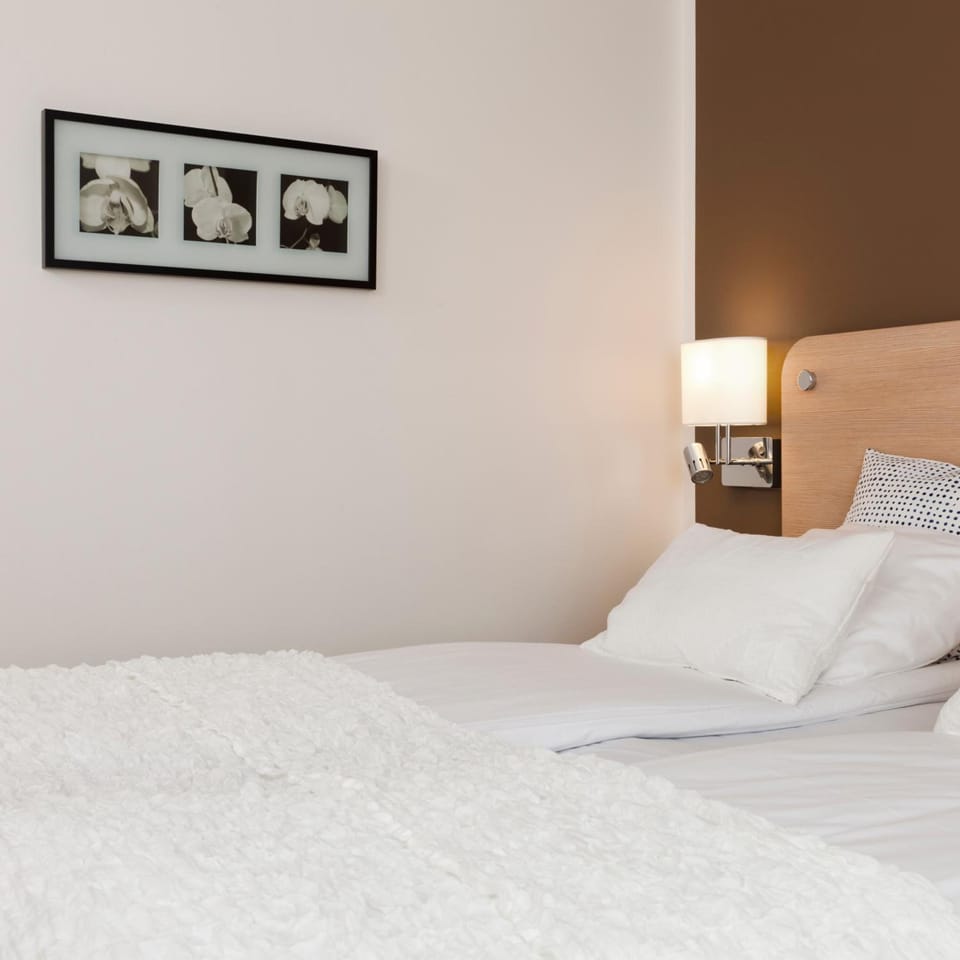Desk, iron/ironing board, WiFi (free), bed sheets