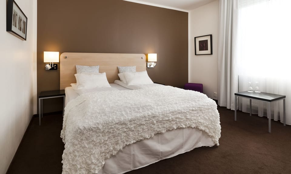 Superior Room | Desk, iron/ironing board, WiFi (free), bed sheets