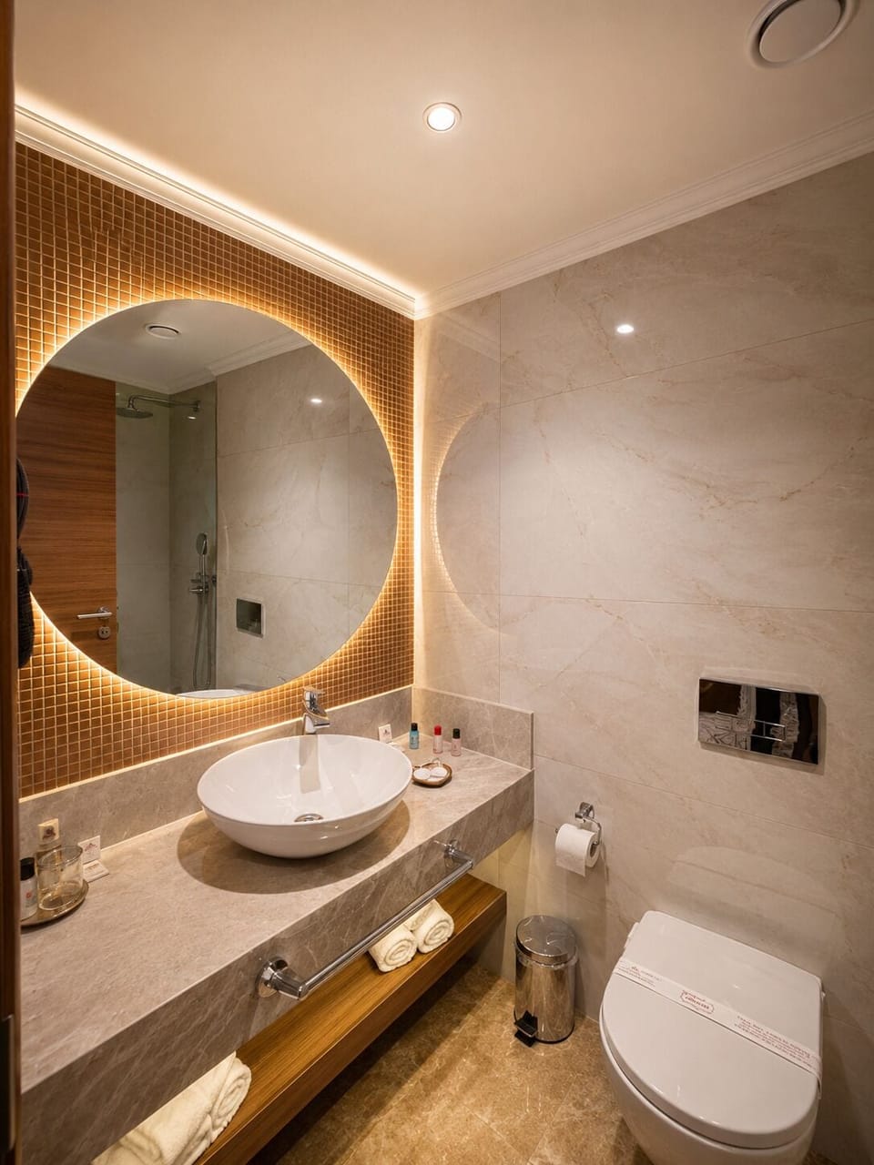 Deluxe Room | Bathroom | Shower, free toiletries, hair dryer, slippers