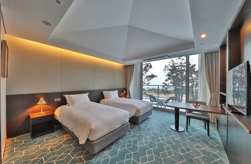 [Hotel] Family Twin | Individually decorated, individually furnished, blackout drapes