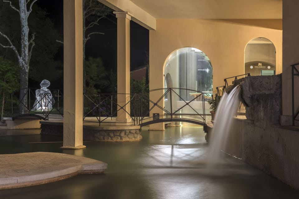 Indoor pool, 2 outdoor pools
