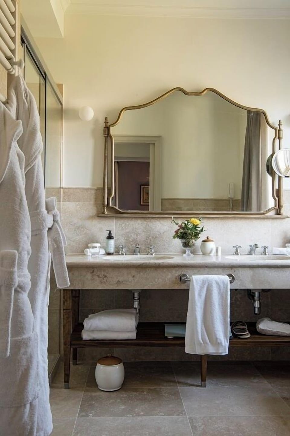 Classic Double or Twin Room | Bathroom | Free toiletries, hair dryer, slippers, towels