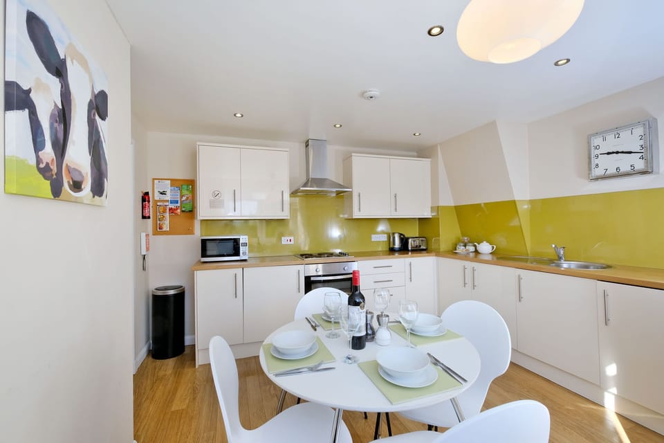 Fridge, microwave, coffee/tea maker, electric kettle