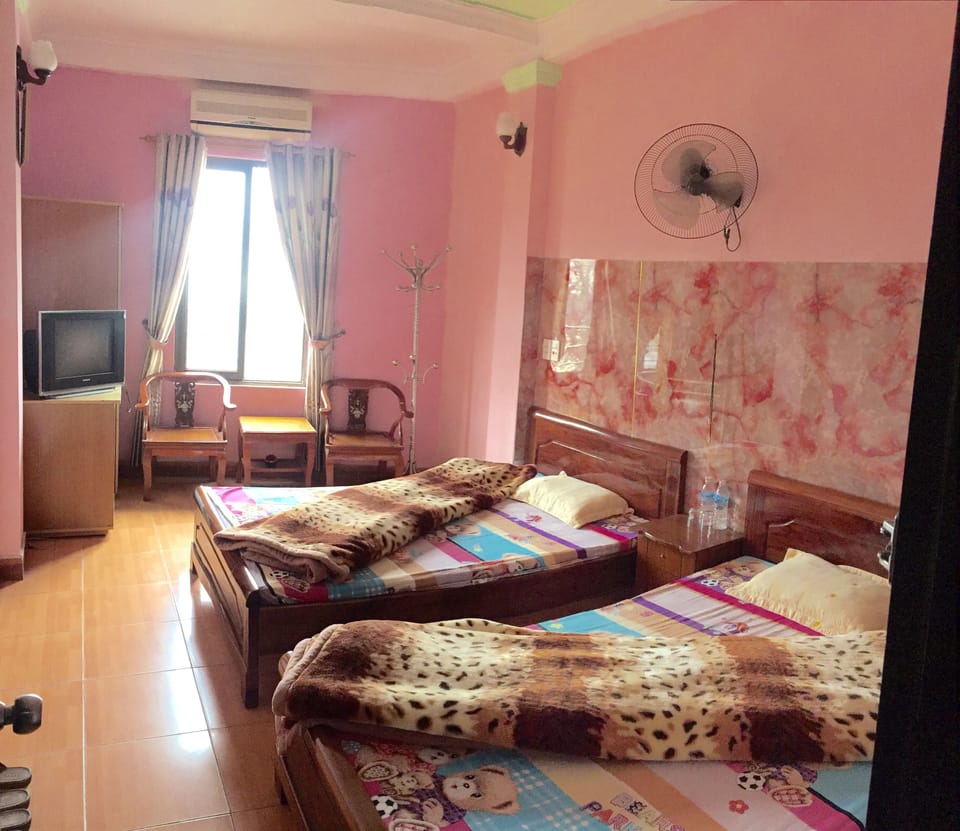 Twin Room | Minibar, desk, free WiFi