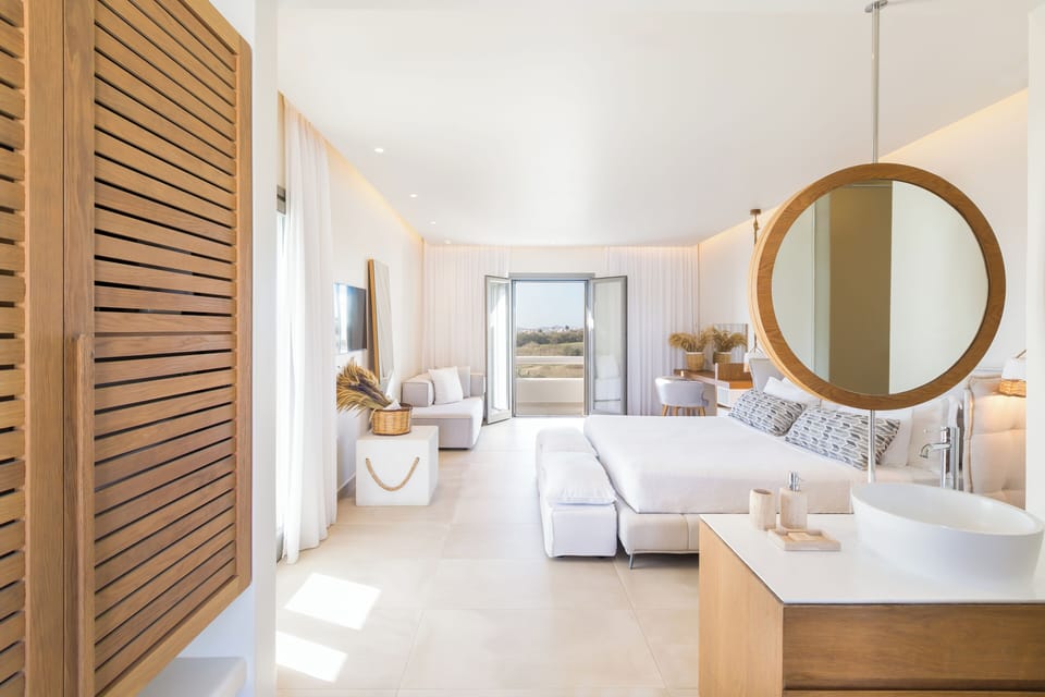 Sea View Suite with Outdoor Hot Tub | Minibar, in-room safe, desk, soundproofing