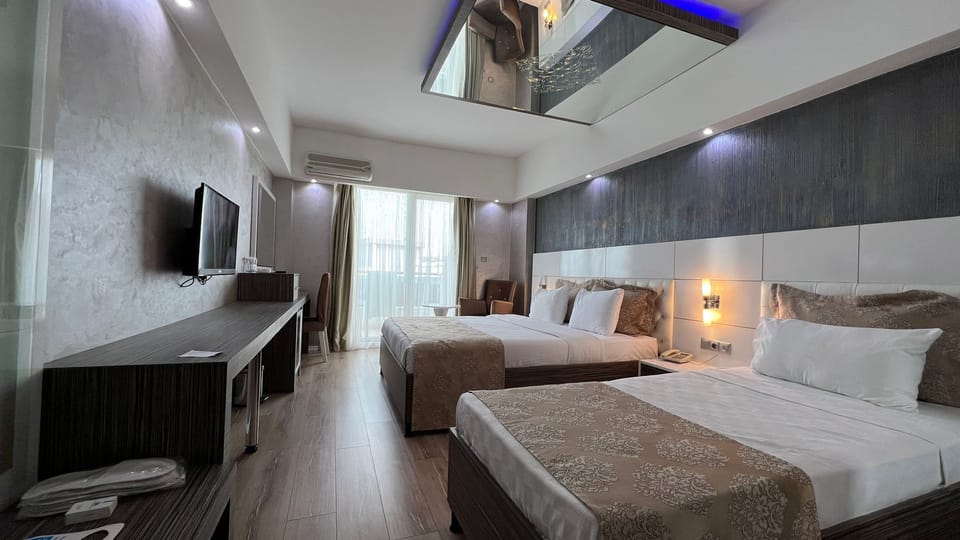 Deluxe Room with Balcony | Minibar, in-room safe, desk, laptop workspace