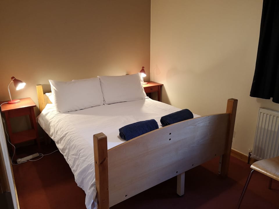 Double Room, Ensuite | Iron/ironing board, free WiFi, bed sheets