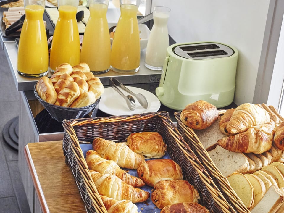 Daily buffet breakfast for a fee