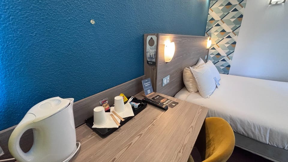 Standard Room, 1 Double Bed | Desk, free cribs/infant beds, rollaway beds, free WiFi