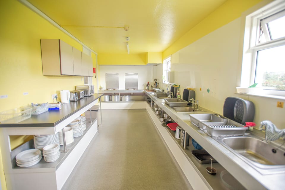 Shared fridge, oven, stovetop, cookware/dishes/utensils