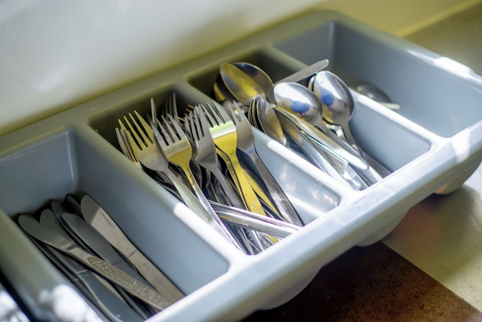 Shared fridge, oven, stovetop, cookware/dishes/utensils