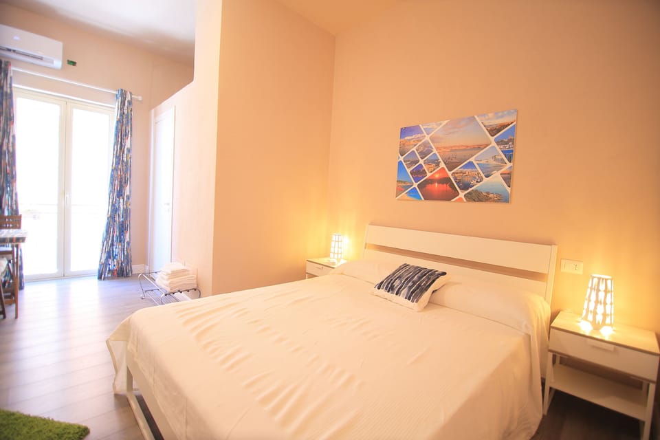 Double Room | In-room safe, desk, soundproofing, free WiFi