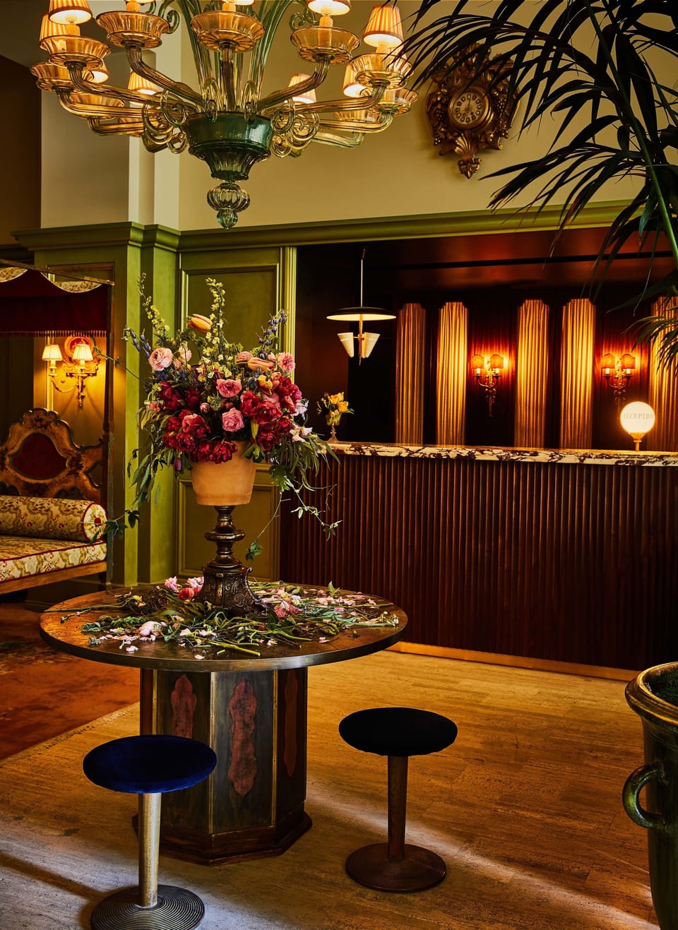 Check-in/check-out kiosk