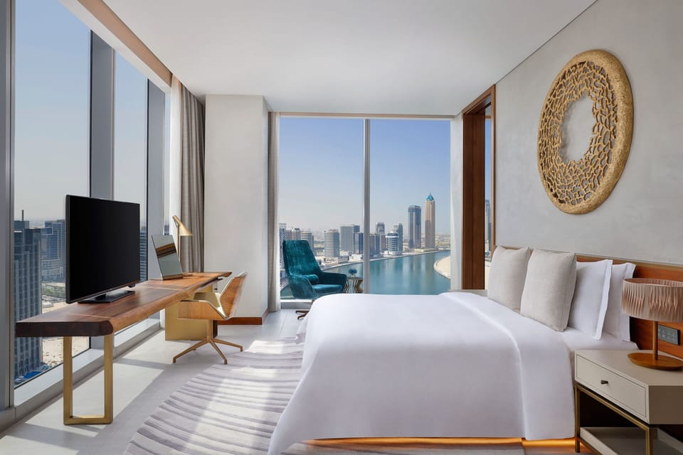 Suite, 1 King Bed, Canal View | Premium bedding, pillowtop beds, minibar, in-room safe