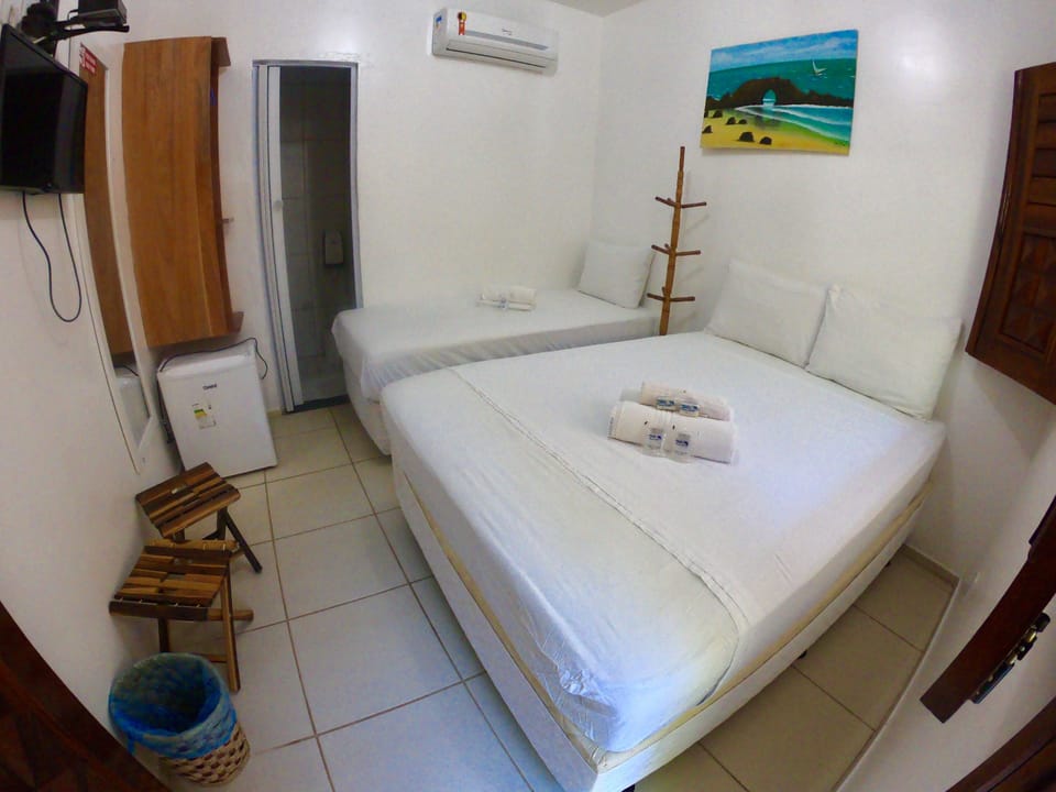 Triple Room | Minibar, free WiFi, bed sheets