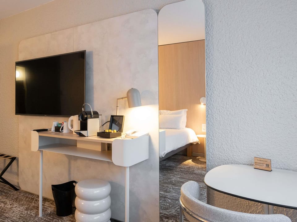 Executive Room, 1 Double Bed with Sofa bed | Individually furnished, desk, laptop workspace, blackout drapes