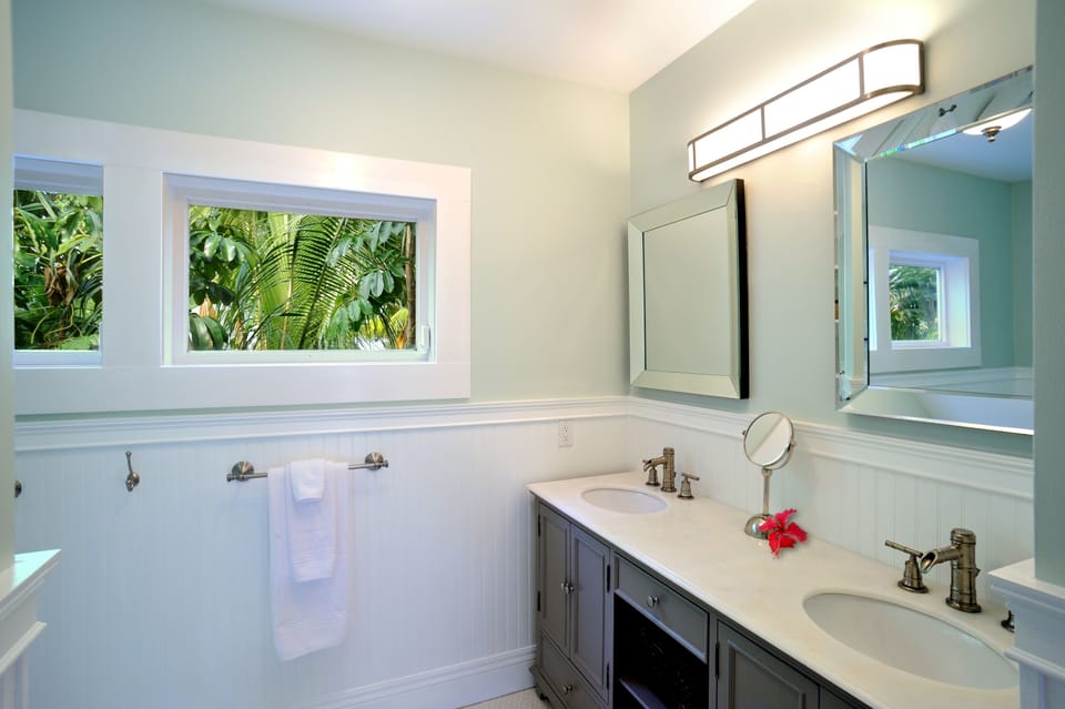 Master bath. Lovely his & her sinks that will truly keeps his things from hers! 