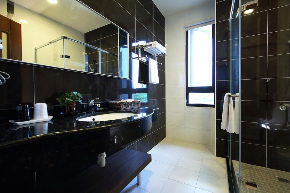 Classic Double Room | In-room safe, desk, laptop workspace, blackout drapes