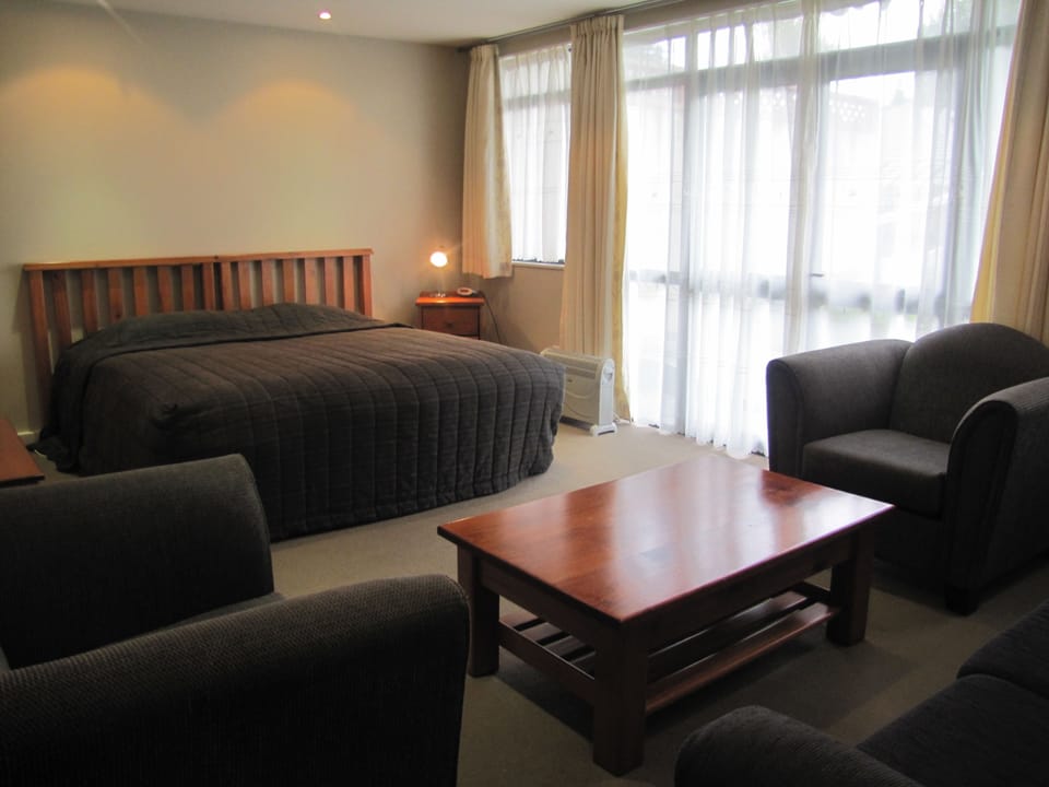 Superior Room, 1 King Bed | Blackout drapes, iron/ironing board, free WiFi, bed sheets