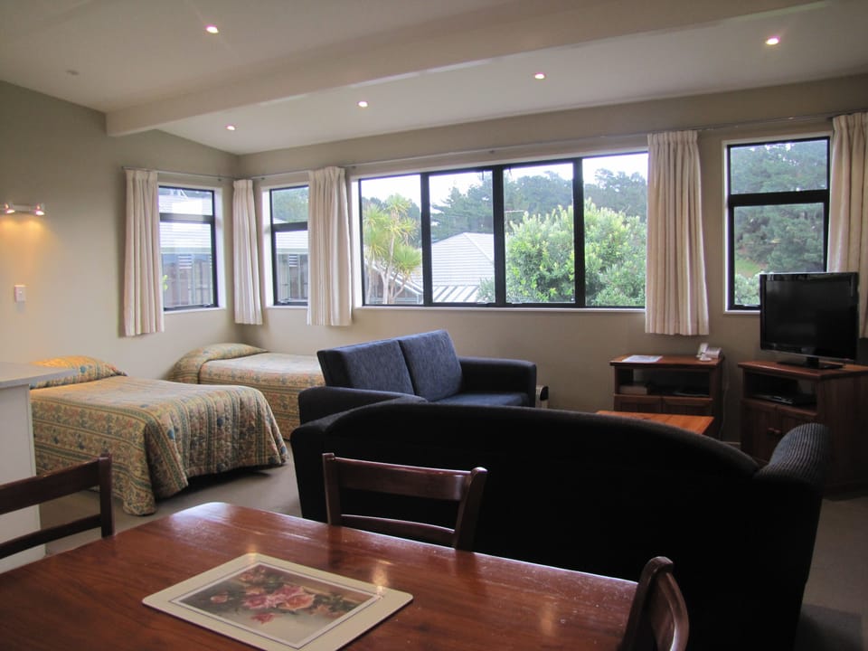 Superior Room, 1 Bedroom | Blackout drapes, iron/ironing board, free WiFi, bed sheets