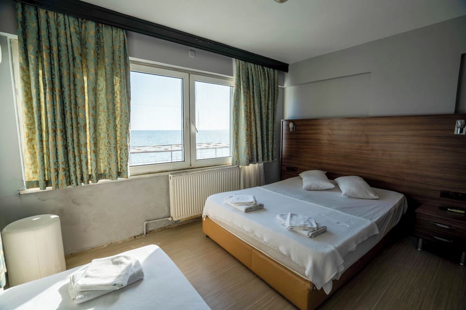 3 KISILIK DENIZ MANZARALI  BALKONLU ODA | Minibar, in-room safe, soundproofing, iron/ironing board