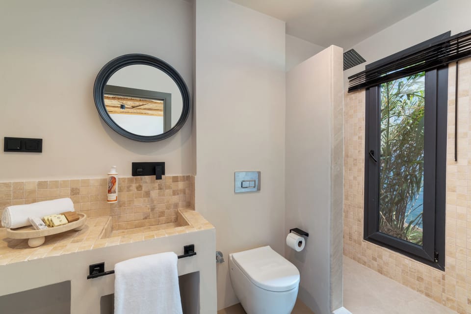 Premium Room, Sea View | Bathroom | Shower, free toiletries, hair dryer, slippers