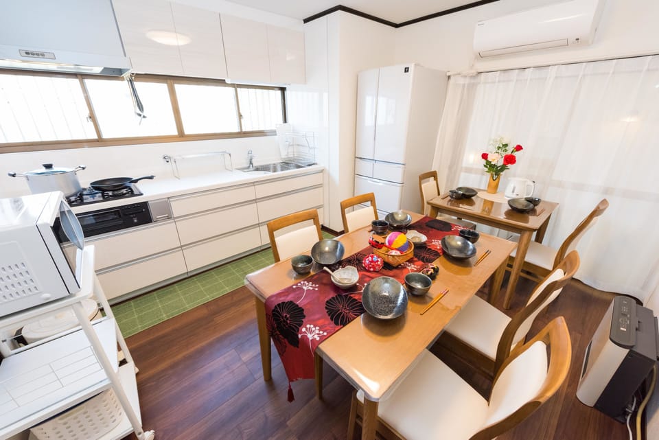 Family House, 4 Bedrooms, 2 Bathrooms | Private kitchen | Fridge, microwave, stovetop, electric kettle