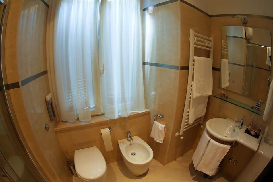Comfort Room | Bathroom | Shower, free toiletries, hair dryer, bidet
