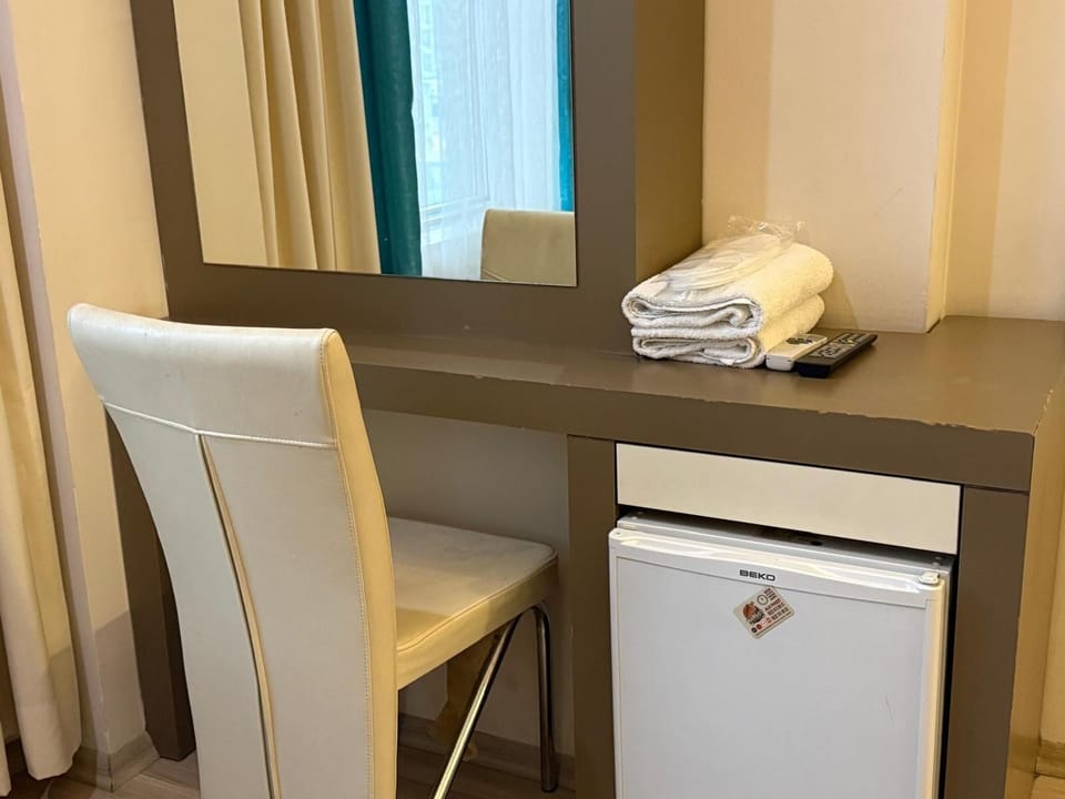 Standard Single Room | Bathroom | Shower, free toiletries, hair dryer, slippers