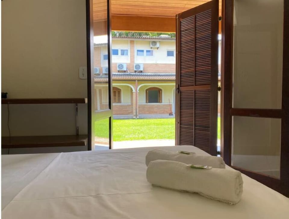 Standard Quadruple Room | Minibar, bed sheets