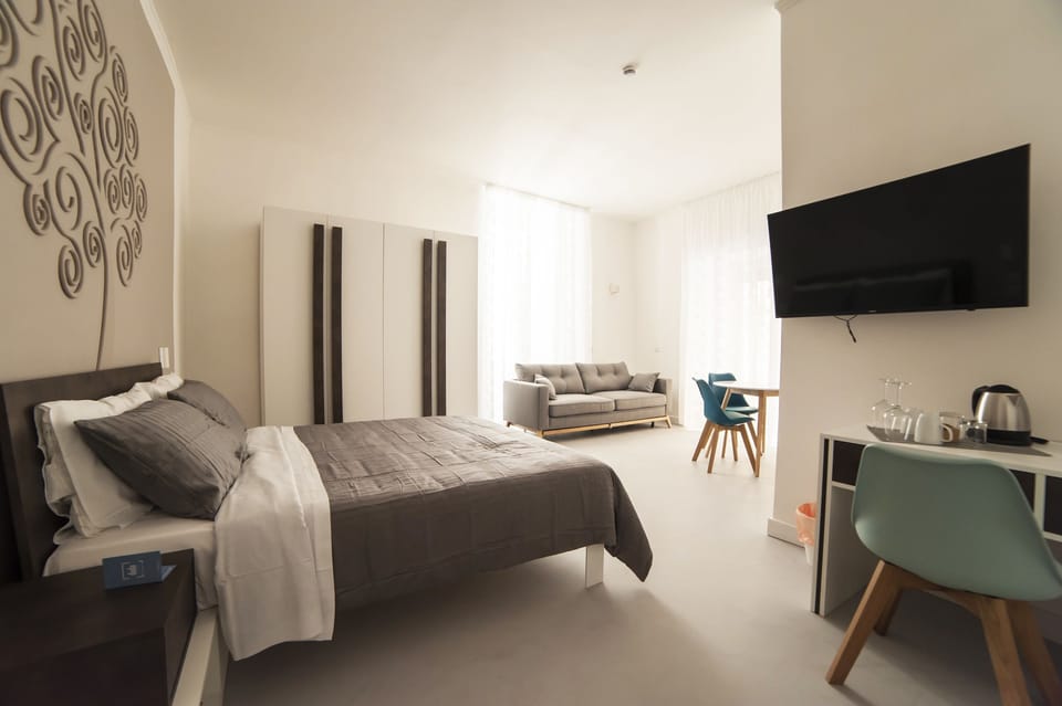 Junior Suite | Premium bedding, minibar, in-room safe, desk