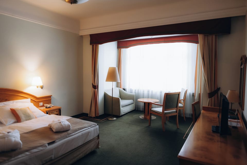 Standard Double Room | Hypo-allergenic bedding available, minibar, in-room safe, desk