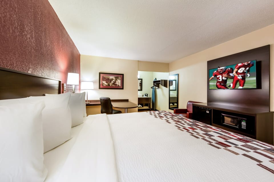 Superior Room, 1 King Bed, Non Smoking | Desk, blackout drapes, free cribs/infant beds, free WiFi