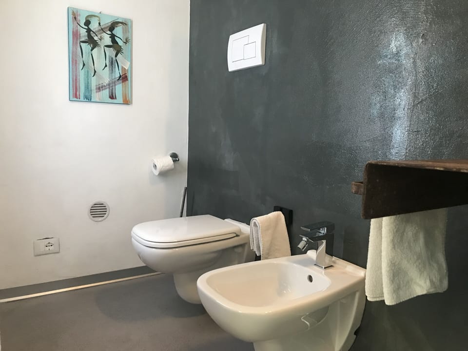 Standard Quadruple Room, Courtyard View (Camera Rosa) | Bathroom