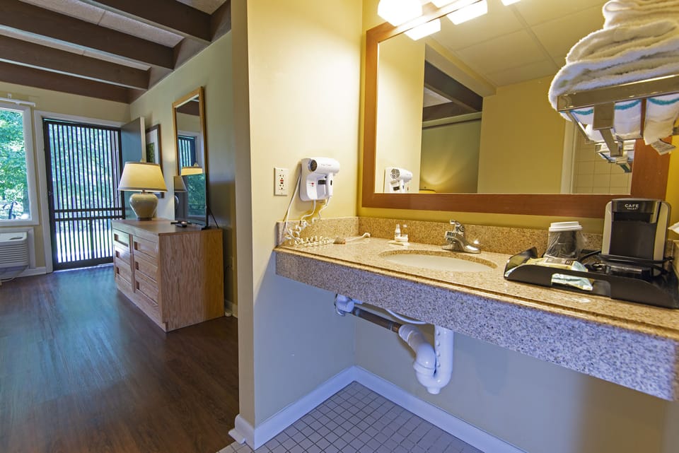 Room, 1 Queen Bed, Accessible, Non Smoking | Desk, iron/ironing board, free WiFi, bed sheets