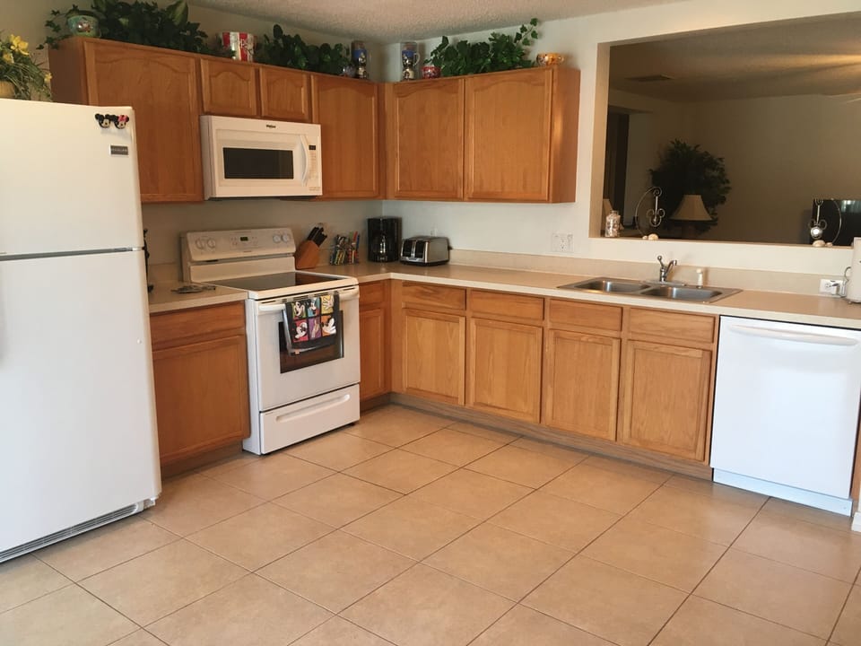 Kitchen w/refrigerator, glass top range, microwave & dishwasher