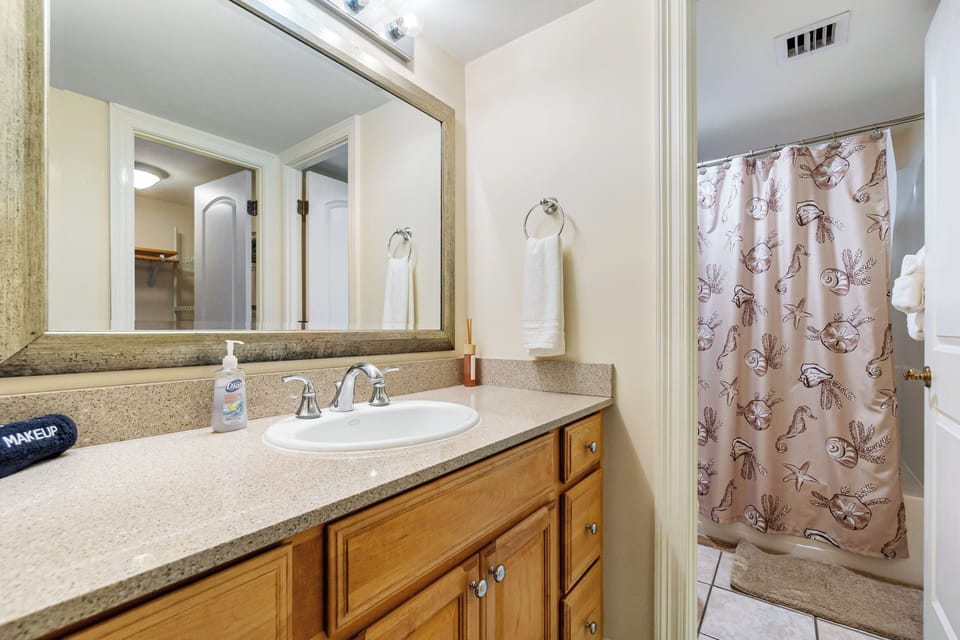 2nd full bath-guest bathroom