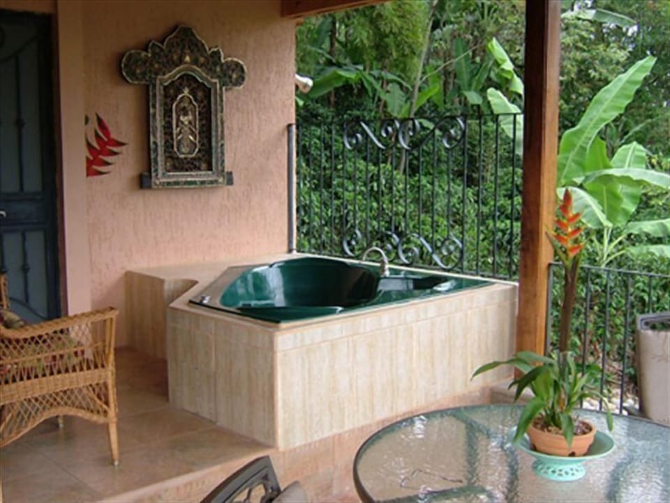 Rental Villa Outdoor Jacuzzi