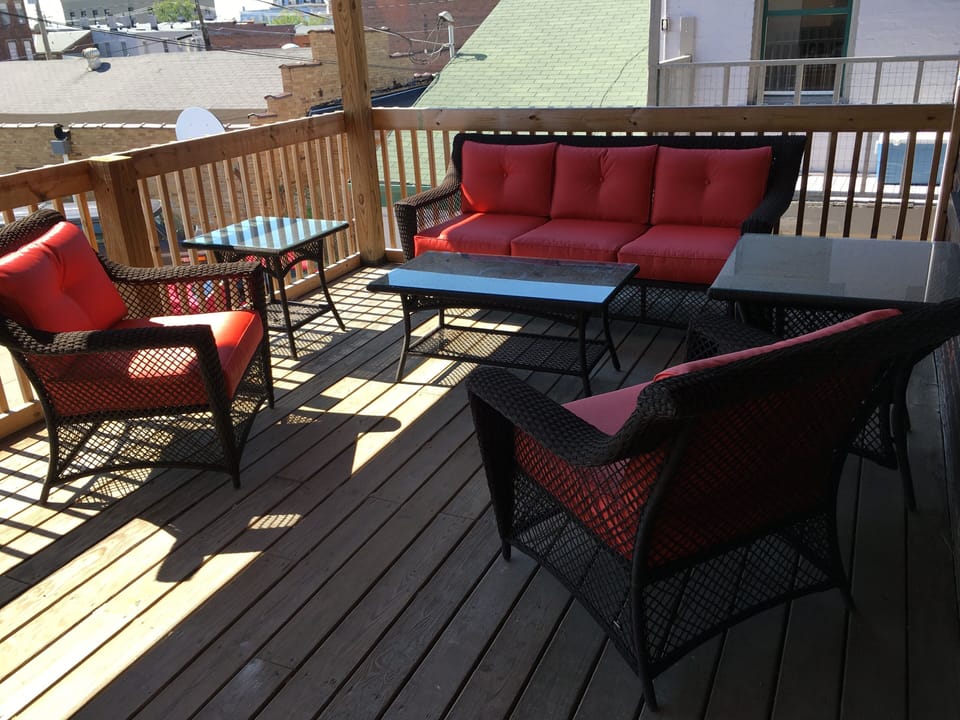 Hang on the deck!