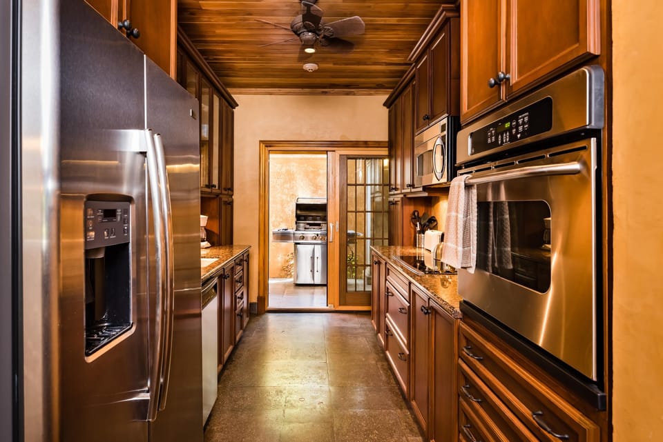 Fully equipped Kitchen with private gas Barbeque 