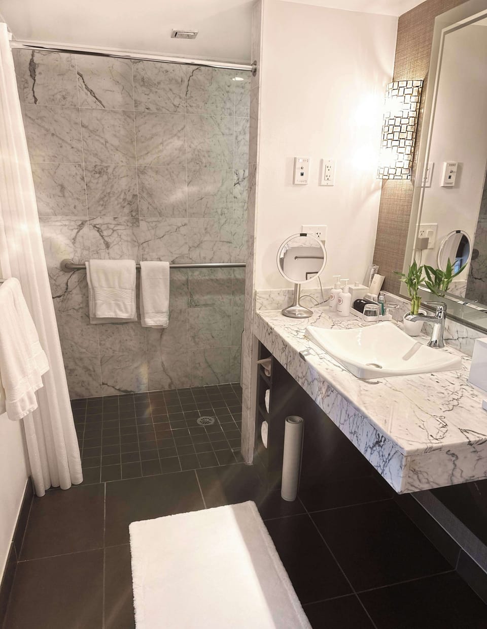 Suite, 1 Bedroom, 1 King with Sofa bed, Ocean View | Accessible bathroom