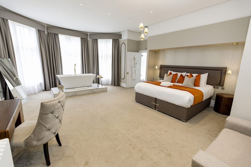 Deluxe Suite, 1 King Bed | Premium bedding, iron/ironing board, free WiFi, bed sheets