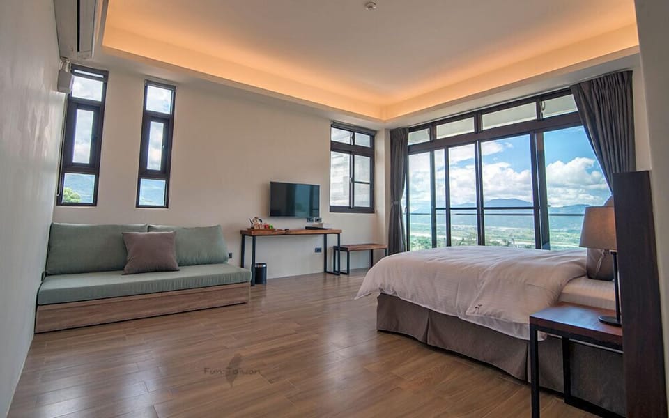 Panoramic Double Room, 1 King Bed, Mountain View | Individually decorated, individually furnished, blackout drapes