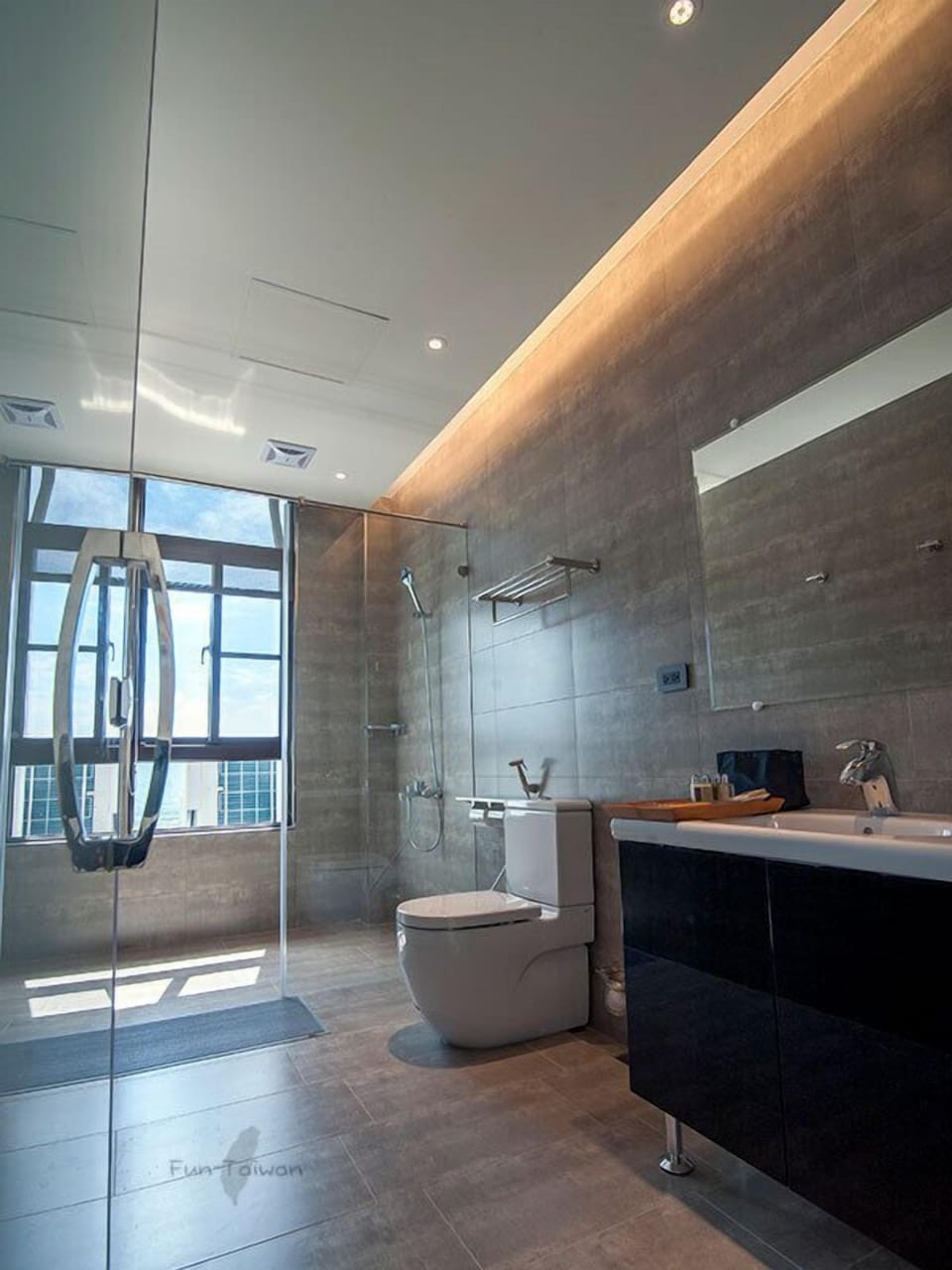 Deluxe Double Room, 1 King Bed, Valley View | Bathroom sink