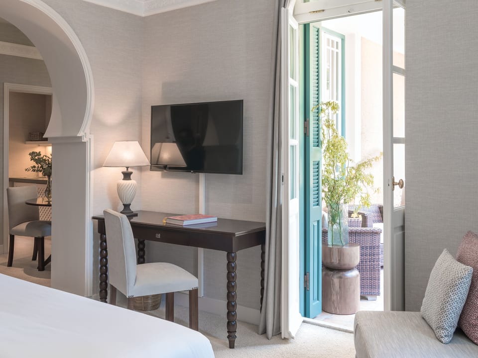 Superior Suite | 1 bedroom, minibar, in-room safe, blackout drapes