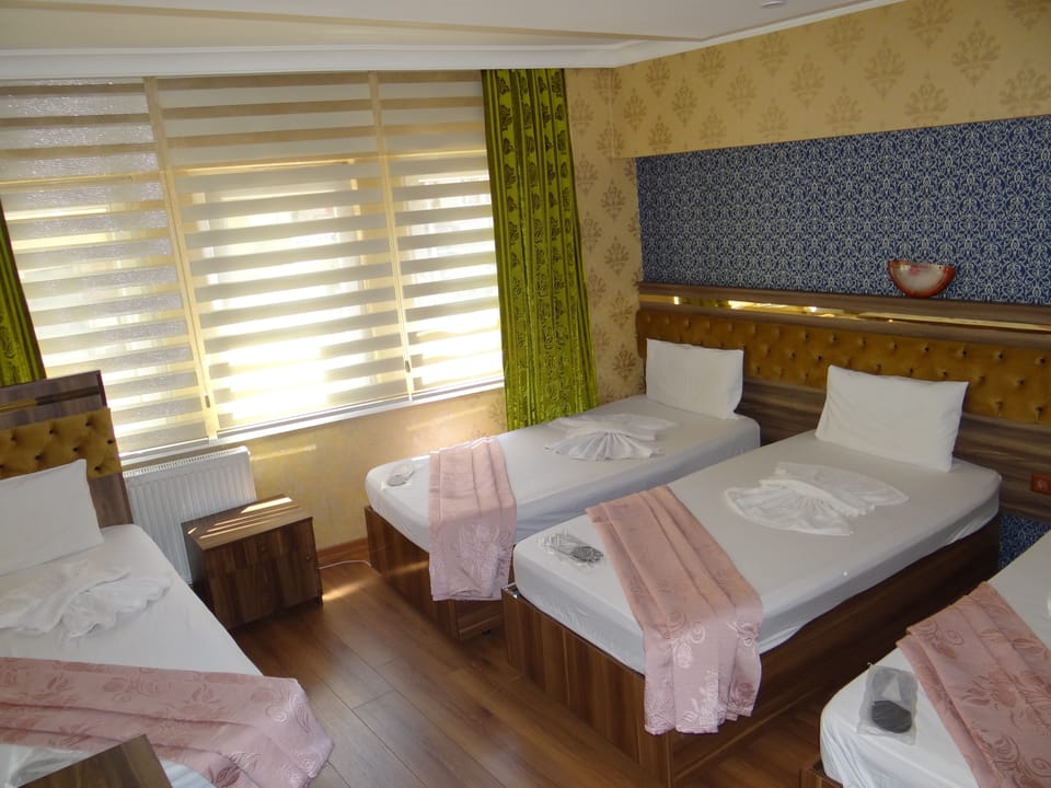 Family Room | Premium bedding, minibar, desk, soundproofing