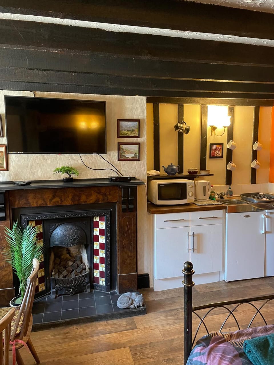 Desk, iron/ironing board, WiFi (free), individually furnished