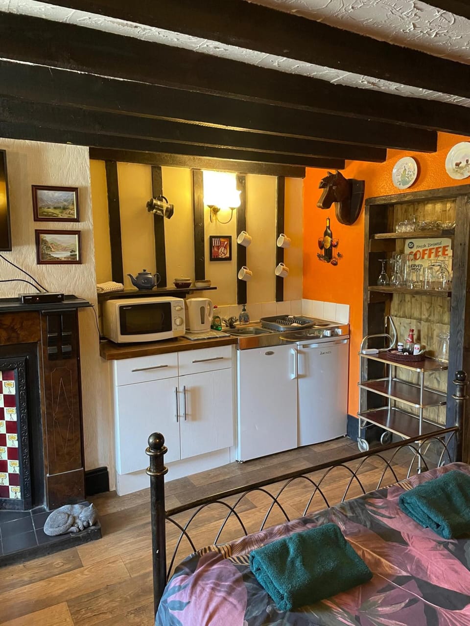 Desk, iron/ironing board, WiFi (free), individually furnished