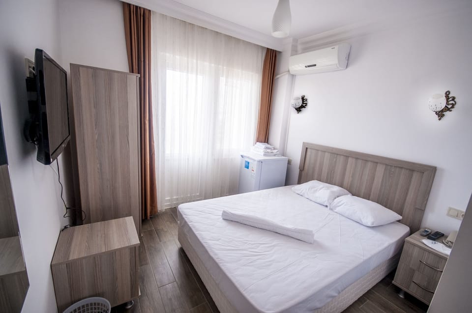 Standard Double or Twin Room | Premium bedding, in-room safe, soundproofing, free WiFi